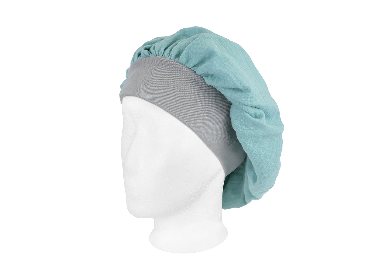beties Musselin Bonnet Haarhaube Mineral Blau – Schrägansicht, 100% Bio-Baumwolle Musselin