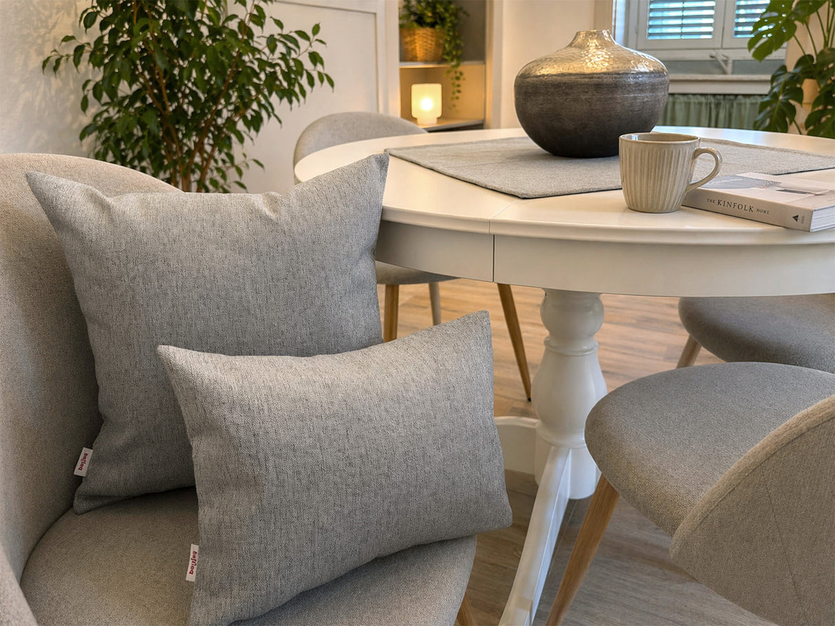 beties Wunschton Kissenhülle Silber Grau – Milieu-Foto, melierter Möbelstoff Wohnzimmer Styling