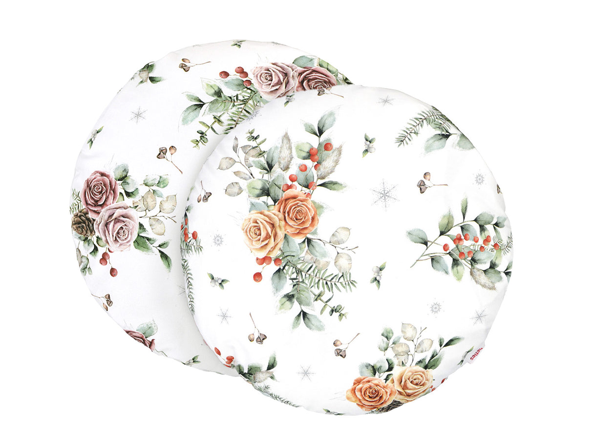 Runde, weisse Kissenhuellen ca. 40 cm im Durchmesser – Winterdeko mit gefrosteten Rosen in rosa oder orange – 100% Baumwolle – aus der beties Magie des Winters "Frost-Rose" Kollektion.