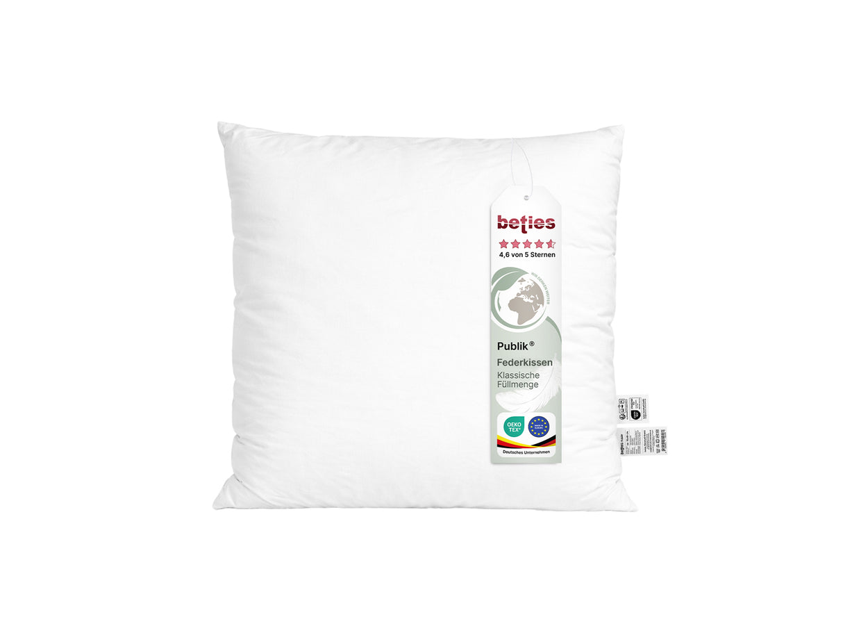 beties Publik Federkissen Fuellkissen 45x45 cm – weisses Kissen mit klassischer Federfuellung freigestellt auf weissem Hintergrund mit etikett