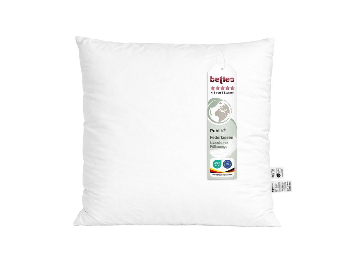 beties Publik Federkissen Fuellkissen 70x70 cm – weisses Kissen mit klassischer Federfuellung freigestellt auf weissem Hintergrund mit etikett