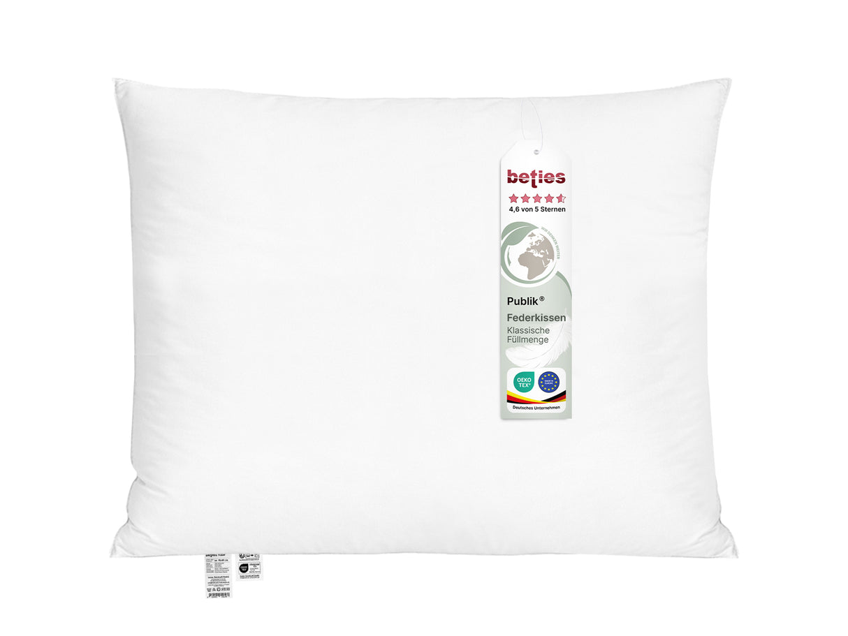 beties Publik Federkissen Kopfkissen 70x90 cm – weisses Kopfkissen mit klassischer Federfuellung freigestellt auf weissem Hintergrund mit etikett