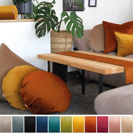Wohnzimmer im Industris Stil mit Samt Kissen von beites in petrol karmin rot und beige taupe