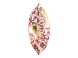 Seitenansicht eines Kissenbezug im Landhausstil, bedruckt mit rosa Hortensien-Blueten.
