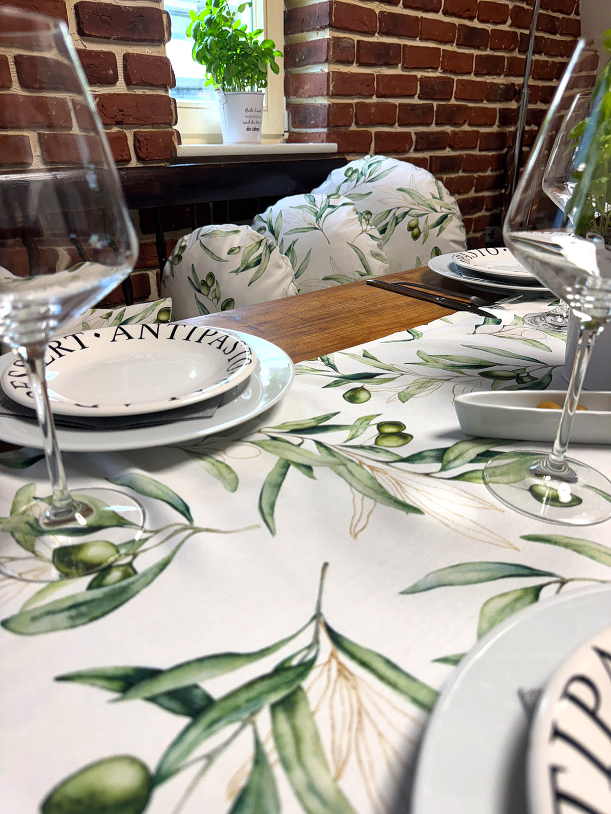 Mediterranean tablecloth 110x110–130x220 cm made of 100% cotton - Olive design from the beties "Italy Collection"