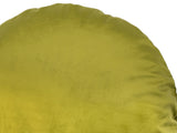 Nahaufnahme eines runden, mai-gruenen, Samt Kissenbezug ca. 80 cm Ø aus der beties Samt&Sonders Serie.