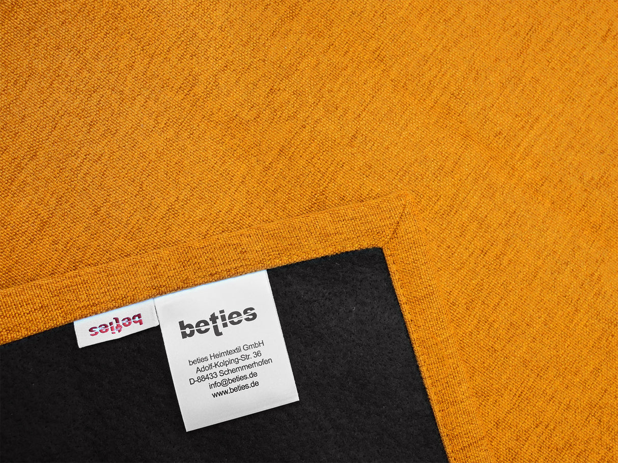  beties Wunschton safrangelb detailbild Nahaufnahme vom Stoff mit briefecke