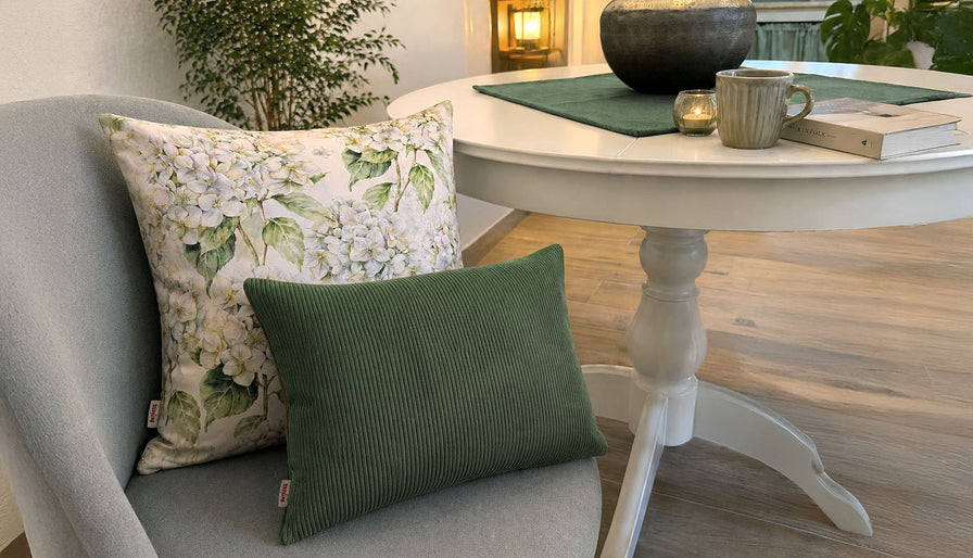 beties hortensie weiss und hygge1 gruen millieu im wohnzimmer