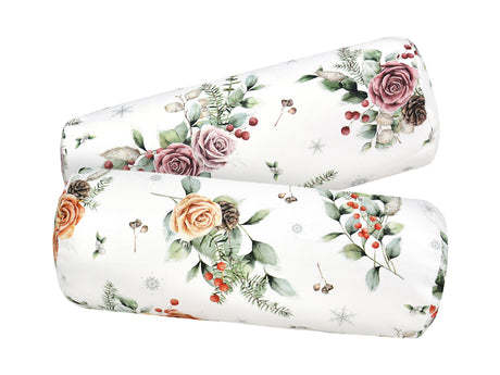 Weisse Nackenrollenhuellen ca. 15x40 cm – Winterdeko mit rosa oder orangen, gefrosteten Rosen, Tannenzapfen un Zweigen. – 100% Baumwolle – aus der beties Magie des Winters "Frost-Rose" Kollektion.