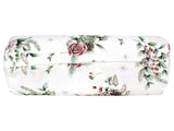 Weisse Nackenrollenhuelle ca. 15x40 cm – Winterdeko mit rosa, gefrosteten Rosen, Tannenzapfen und Zweigen. Ansicht von unten mit Reissverschluss – 100% Baumwolle – Aus der beties Magie des Winters "Frost-Rose" Kollektion.