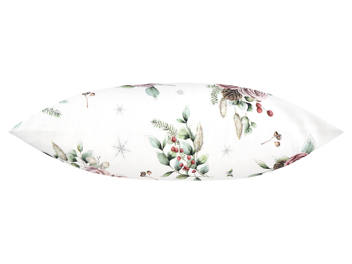Weisse Kissenhuelle ca. 50x50 cm – Winterdeko mit rosanen gefrosteten Rosen, Kieferzapfen und Zweigen im Allloverdruck. Ansicht von oben – 100% Baumwolle – Aus der beties Magie des Winters "Frost-Rose" Kollektion.