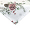 Weisse Mitteldecke – Winterdeko mit rosanen gefrosteten Rosen, Kieferzapfen und Zweigen im Alloverdruck – 100% Baumwolle – aus der beties Magie des Winters "Frost-Rose" Kollektion.
