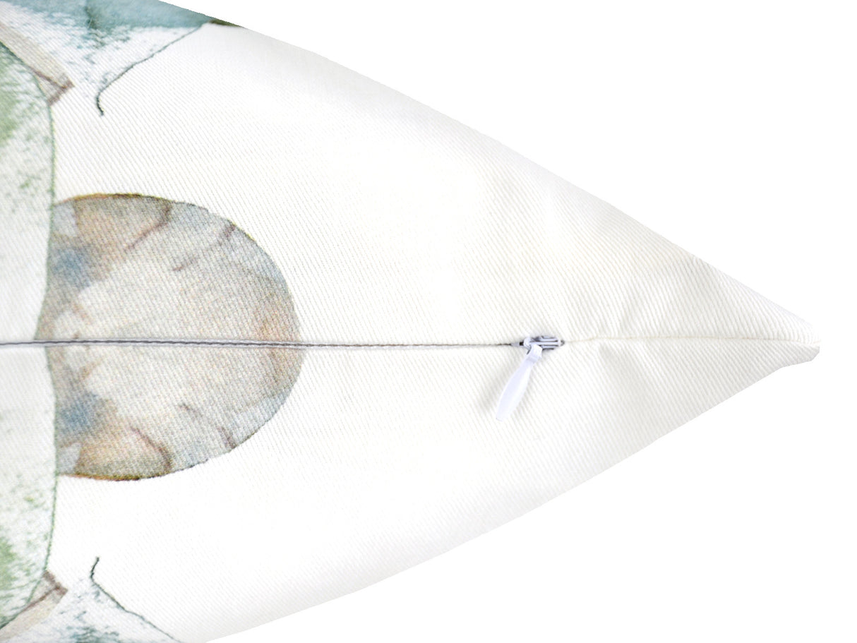Weisse Kissenhuelle ca. 50x50 cm – Winterdeko mit rosa gefrosteten Rosen Bukett und Zweigen. Detailansicht von unten mit Reissverschluss – 100% Baumwolle – Aus der beties Magie des Winters "Frost-Rose Bukett" Kollektion.