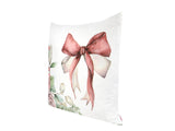 Weisse Kissenhuelle ca. 50x50 cm – Winterdeko mit rosaner Schleife und rosanen, gefrosteten Rosen und Zweigen – 100% Baumwolle – Aus der beties Magie des Winters "Frost-Rose Schleife" Kollektion.