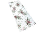 Weisser XS Tischlaeufer – Winterdeko mit gefrosteten Rosen in rosa, Tannenzapfen und Zweigen – 100% Baumwolle – aus der beties Magie des Winters "Frost-Rose" Kollektion.