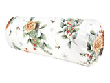 Weisse Nackenrollenhuelle ca. 15x40 cm – Winterdeko mit orangen, gefrosteten Rosen, Tannenzapfen und Zweigen – 100% Baumwolle – Aus der beties Magie des Winters "Frost-Rose" Kollektion.
