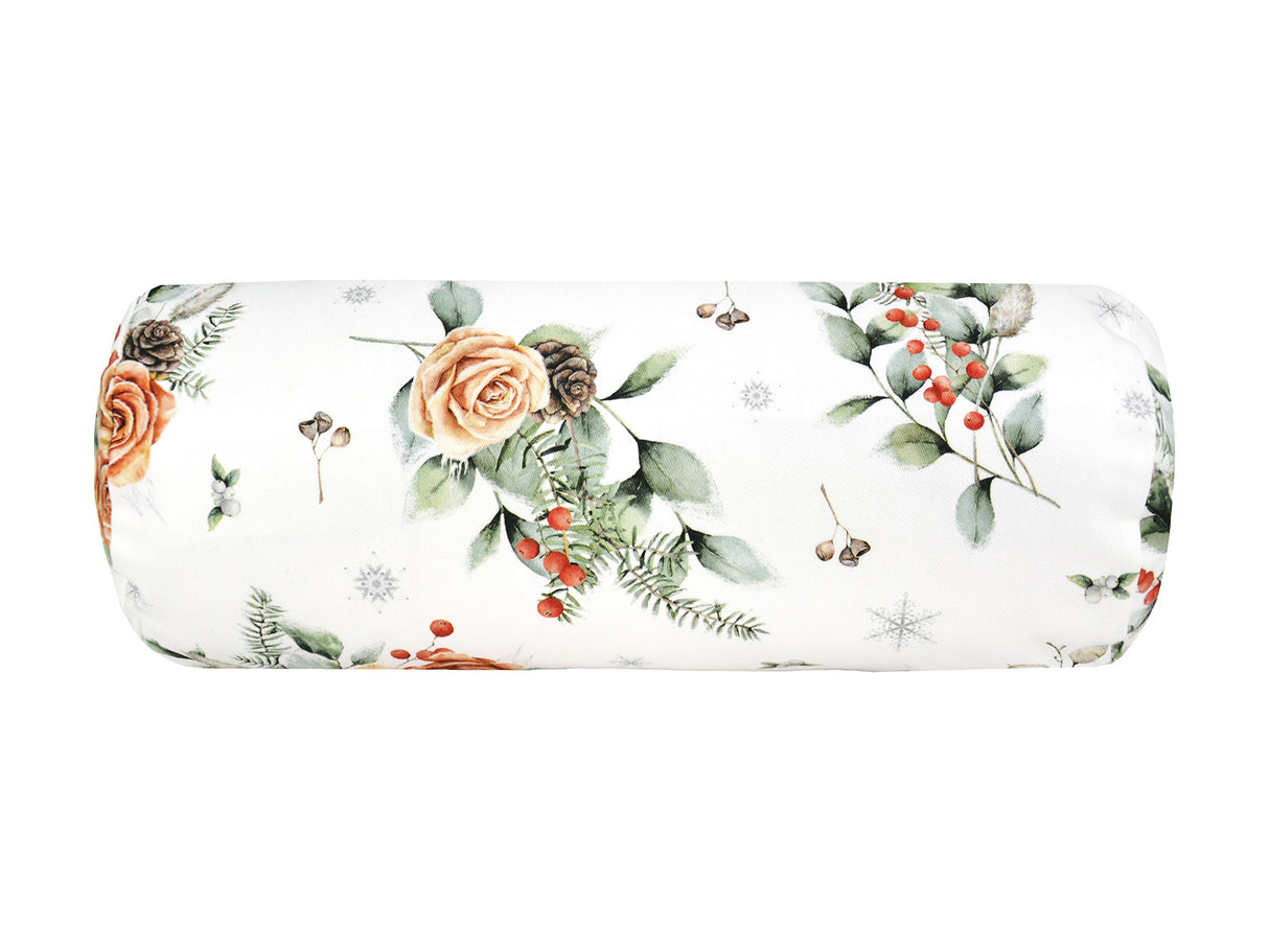 Weisse Nackenrollenhuelle ca. 15x40 cm – Winterdeko mit orangen, gefrosteten Rosen, Tannenzapfen und Zweigen – 100% Baumwolle – Aus der beties Magie des Winters "Frost-Rose" Kollektion.