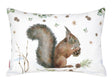Weisse Kissenhuelle ca. 25x35 cm – Winterdeko mit Eichhörnchen und Tannenzapfen – 100% Baumwolle – aus der beties Kollektion, Magie des Winters "Moggl-Eichhörnchen"