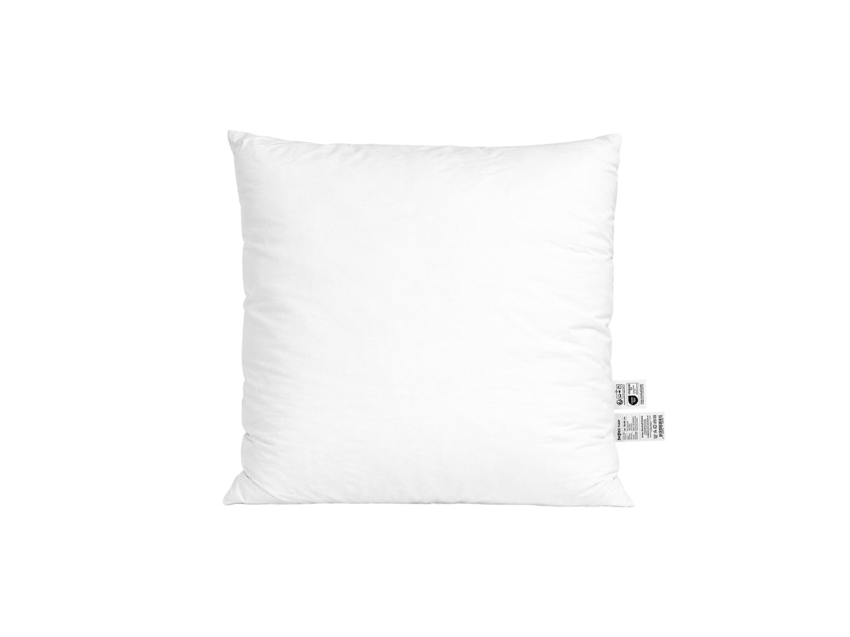 beties PublikFree Polyesterflocken Füllkissen 40x40 cm – weißes Dekokissen Füllkissen mit klassischer veganer Polyesterflocken-Füllung, Bezug aus weißem Baumwollstoff, freigestellt auf weißem Hintergrund