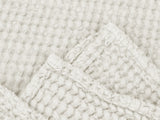 Waffelpique-Stoff, Detailaufnahme der Naht in der Farbe Gletscher-weiss aus Baumwoll-Leinenmix von beties aus der "PUR.NATURE" Serie.