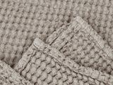 Waffelpique-Stoff, Detailaufnahme der Naht in der Farbe Nebel-grau aus Baumwoll-Leinenmix von beties aus der "PUR.NATURE" Serie.