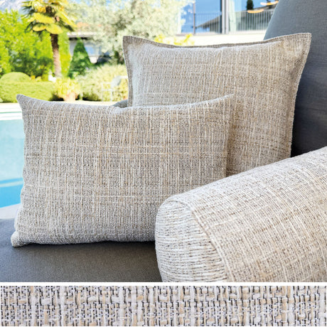 beties Outdoor-Kissenhülle Beige-Melange auf Gartenmöbeln – UV-beständige Kissenhülle für den Außenbereich 